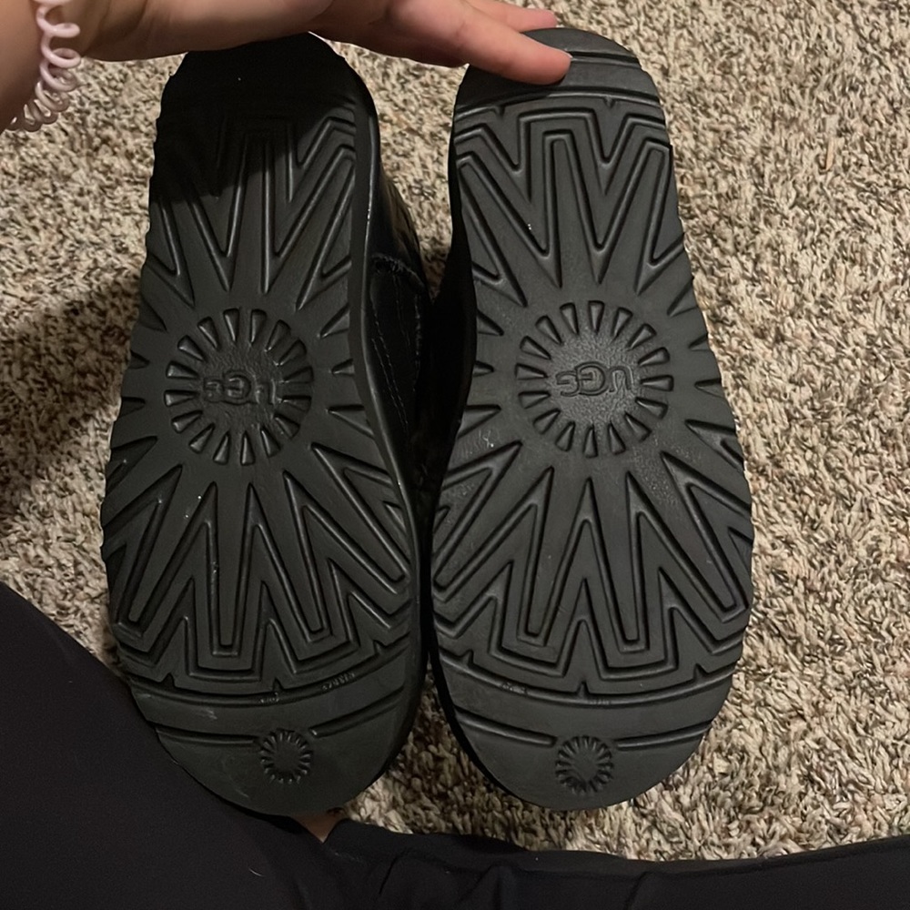 leather UGGS - Picture 4 of 4